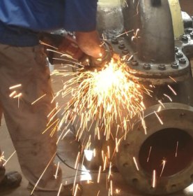 長沙天鵝工業泵股份有限公司出（chū）口越南TGS高效節能中開泵打（dǎ）磨現場