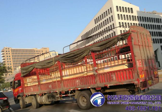 9.6米重卡專車滿載發貨陝（shǎn）西罕井